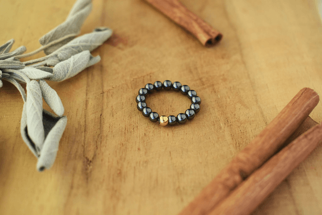 Bague Litho – Hématite : Ancrage & Stabilité